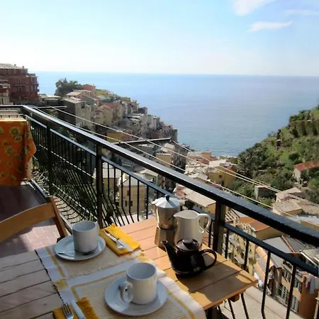 At Yours...manarola 5 Terre Apartment *